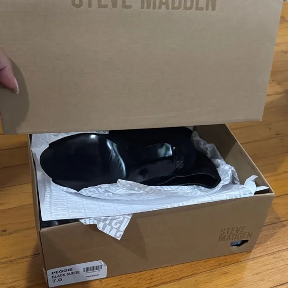 Steve Madden Black Heeled Boots - Picture 3 of 4